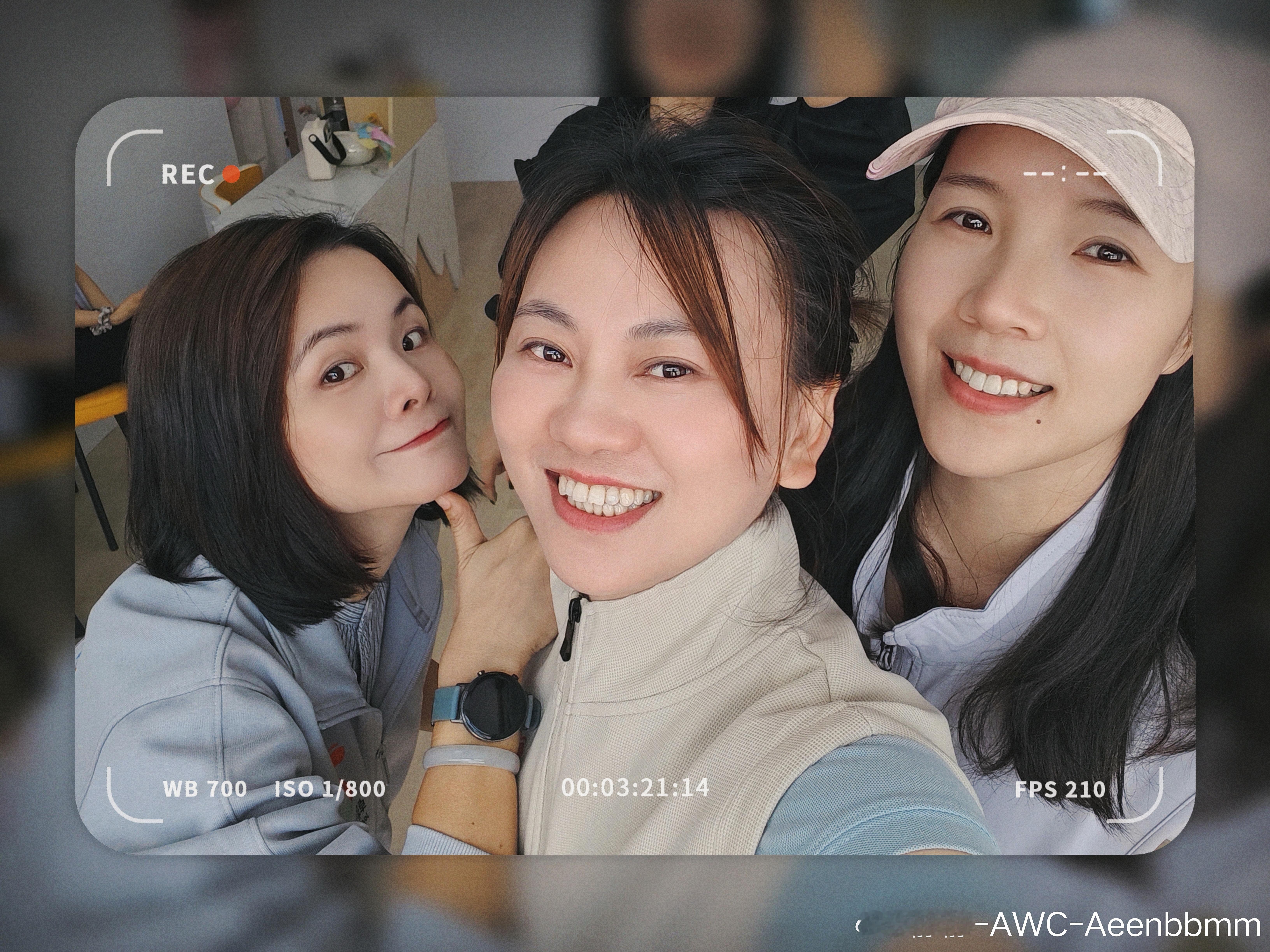 从前 随时见天天见现在 凑时间 等空闲原来长大后的距离不是路程 是各自忙碌的生活