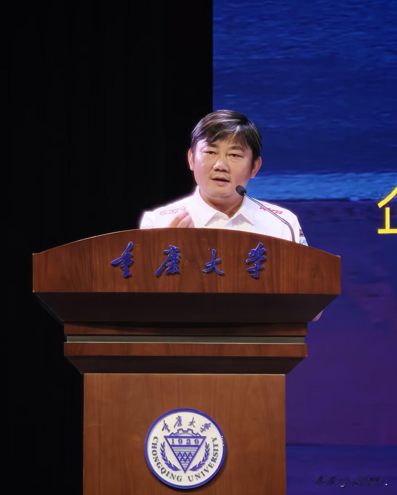全网最拼老板！刚拿下吉尼斯纪录，水都没擦干，连夜直奔大学招人。
 
真的被张雪的