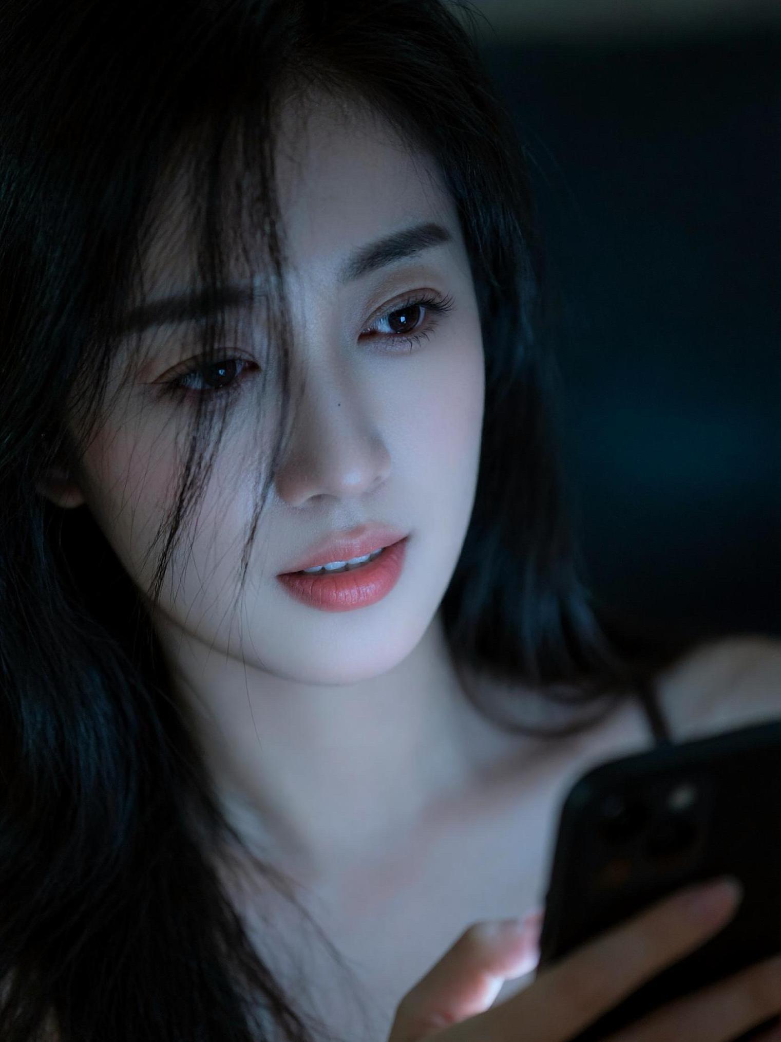 不用踮起脚尖，爱你的人自会弯腰。