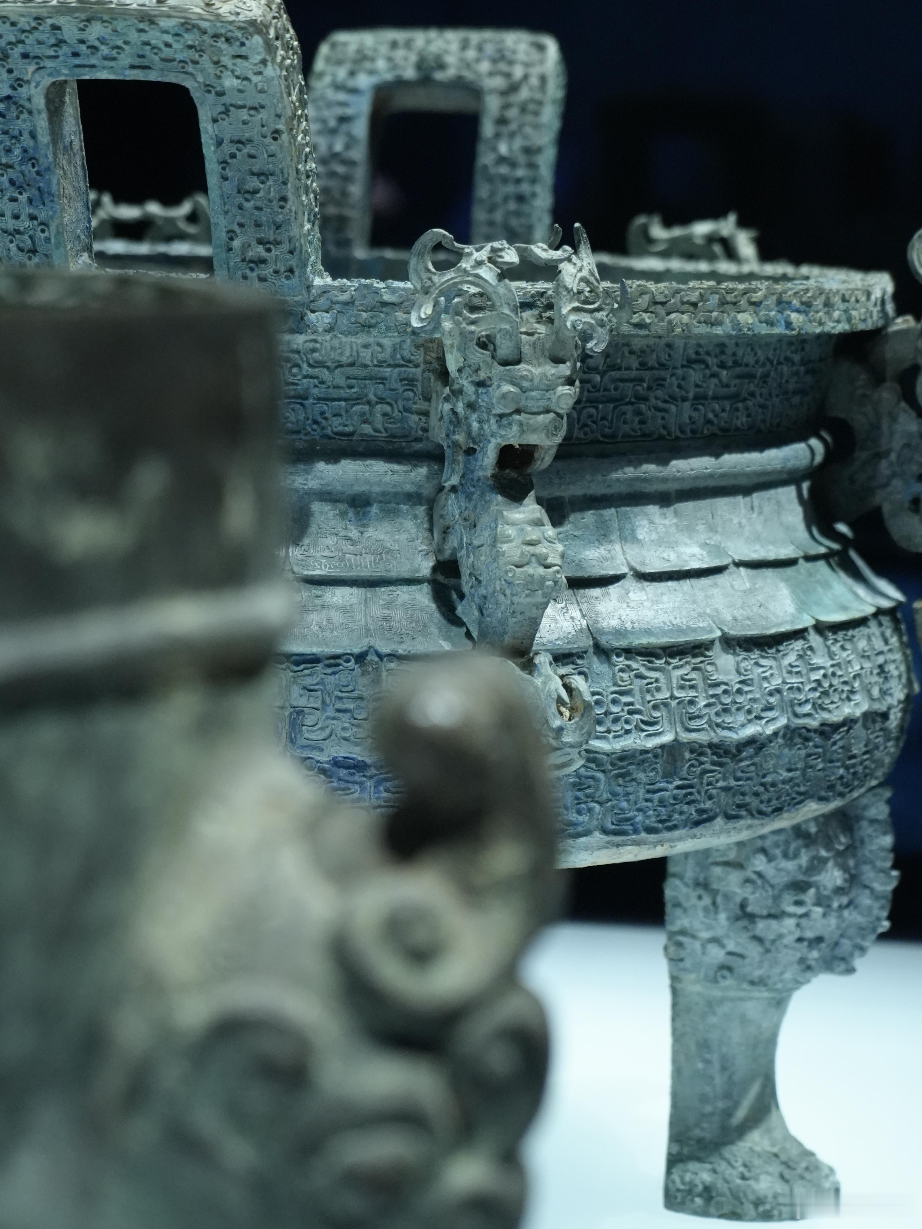 穿越千年铜光，上海博物馆东馆青铜展，解锁文创新风尚！ 步入青铜馆，厚重的历史气息
