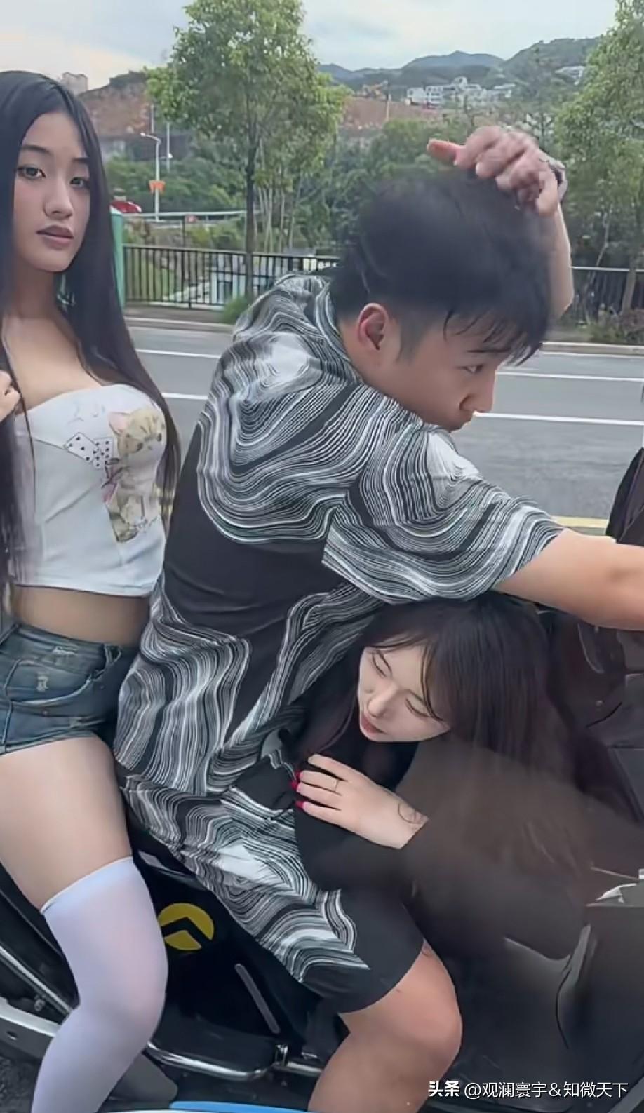 至于吗[捂脸]都挤了一起！