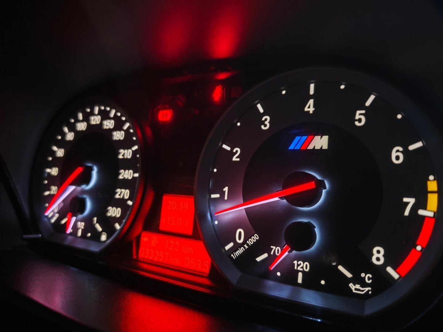 晚上饭局结束，忍不住跑出来又开着1m没有目的地的跑了一会，厦门不熟不知道去哪，就