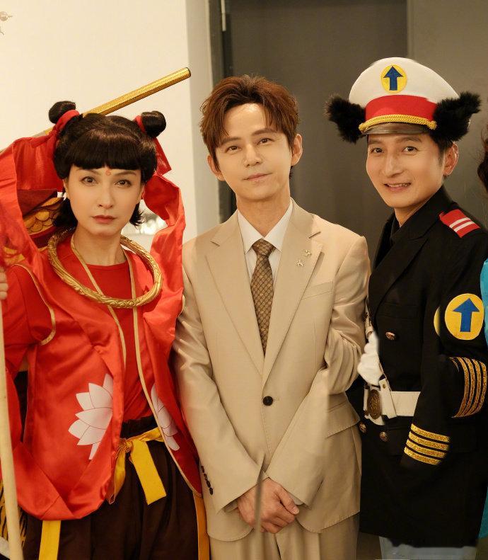 李维嘉吴昕湖南卫视再同台，维嘉说何老师笑很大声，换我我也笑哈哈哈哈 