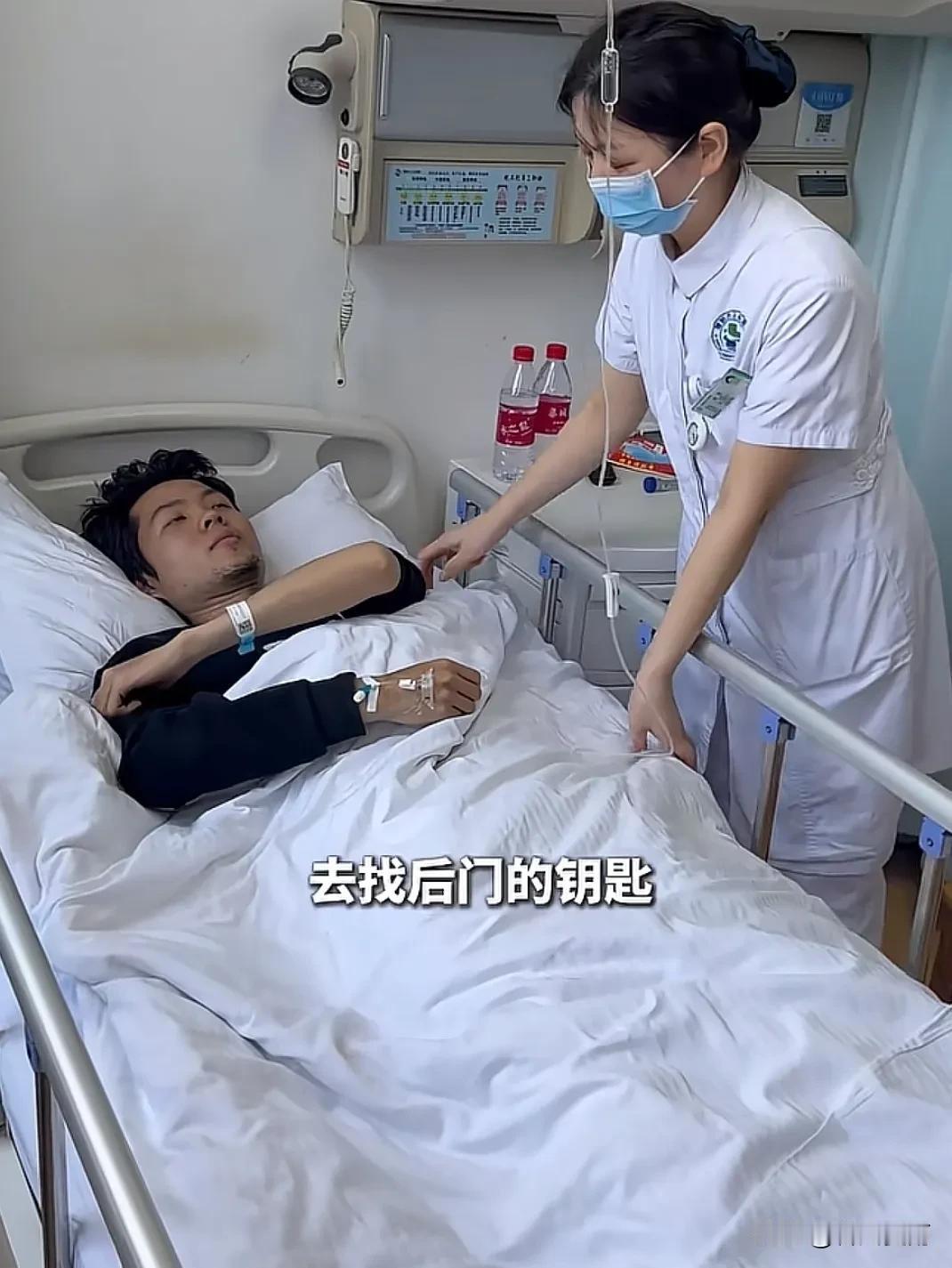 浏阳烟花厂事件，幸运的员工出现了，华盛烟花公司的技术学徒邱柏松先是躲在桌子下面，