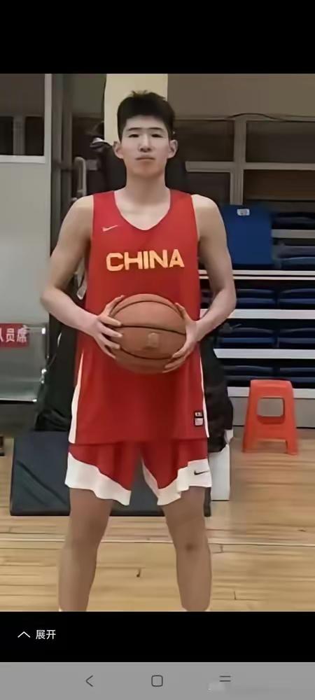CBA山东队，还有一个青年才俊没有出场。他是马延东，热身赛对美国球队，砍下18分