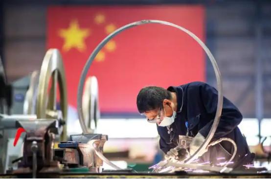 什么叫工业大国的恐怖实力？俄乌血战两年打光64.5万吨无缝钢管，中国一年产量42