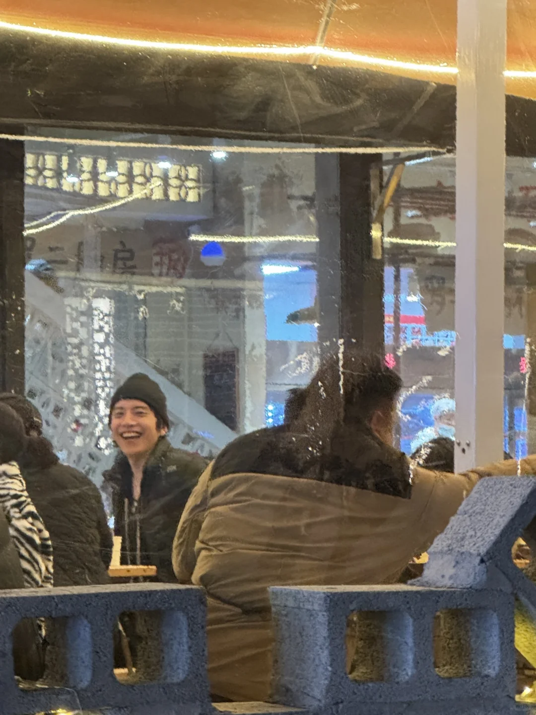 成都！！！！！吃火锅。。。。偶遇王大陆！！！