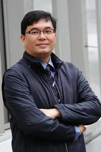 蔡正元今入监服刑  馆长等送行

蔡正元在3月27日上午9点正式入狱服刑，现场有