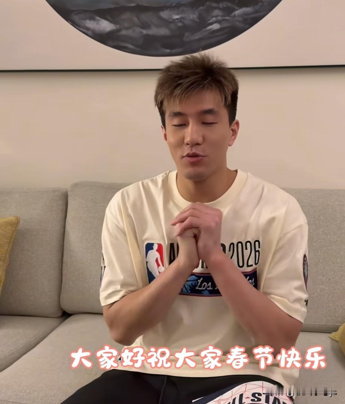 2月20日郭艾伦更新社媒这波操作太圈粉了！他不仅给球迷拜年，还准备了篮球装备随机