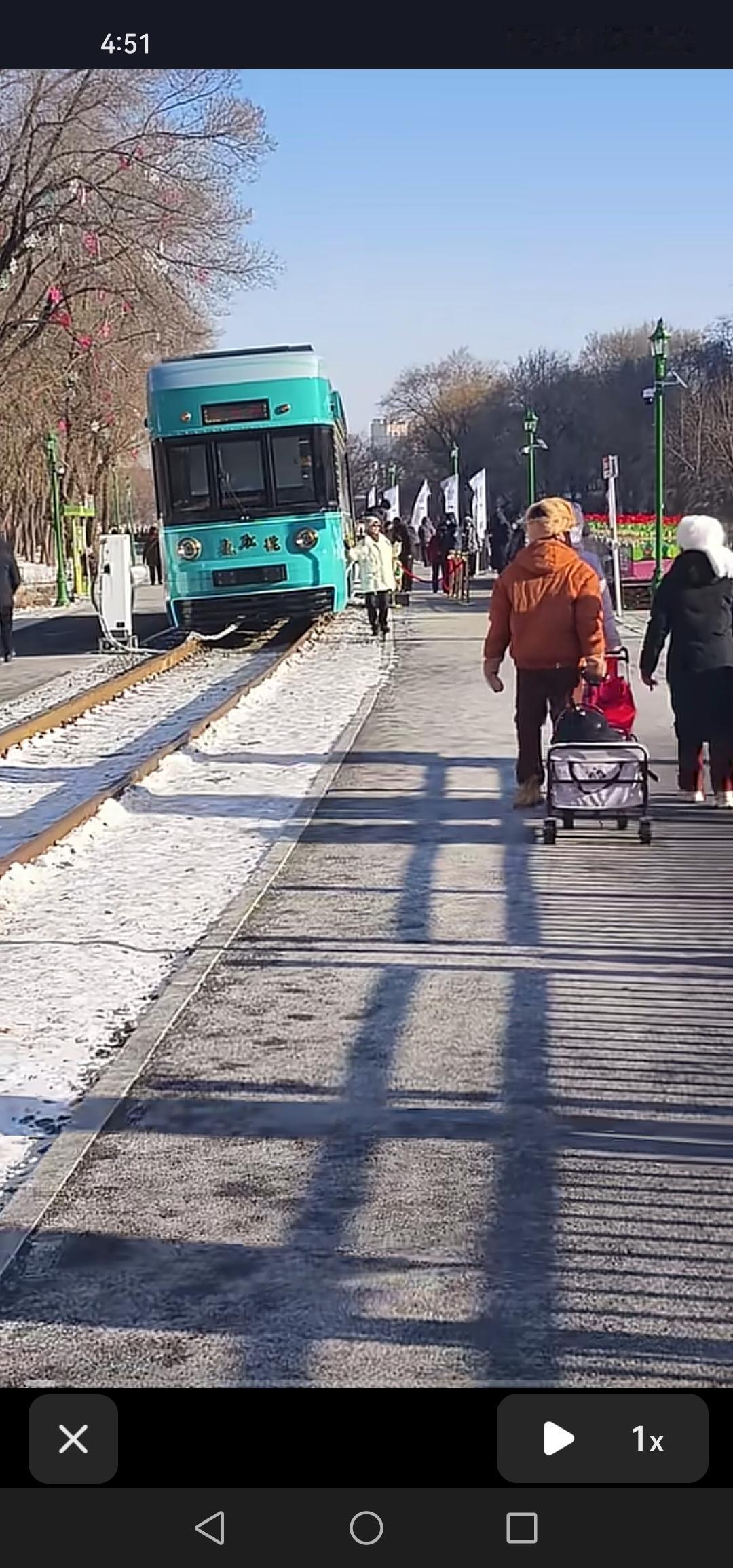 吉林市北山公园观光小火车的静态展示如今依旧热度不减，大家都满心期待着它动起来的那