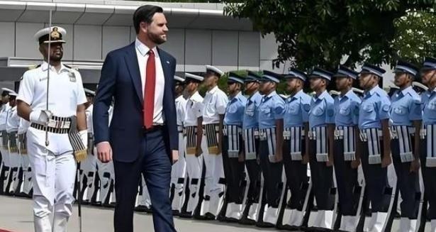 一个足以震动全球的信号已经出现——美国下一届总统，大概率要被一个42岁的“政治新