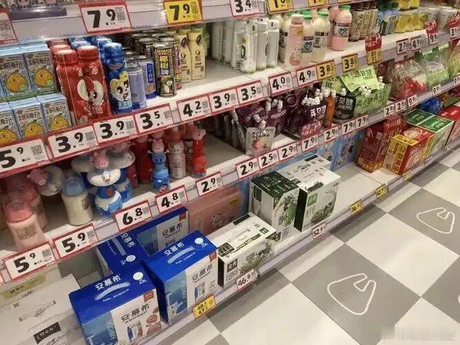 【“卖身”还是“等死”？2026，中小乳企老板的手机里藏着一封未发出的...】生