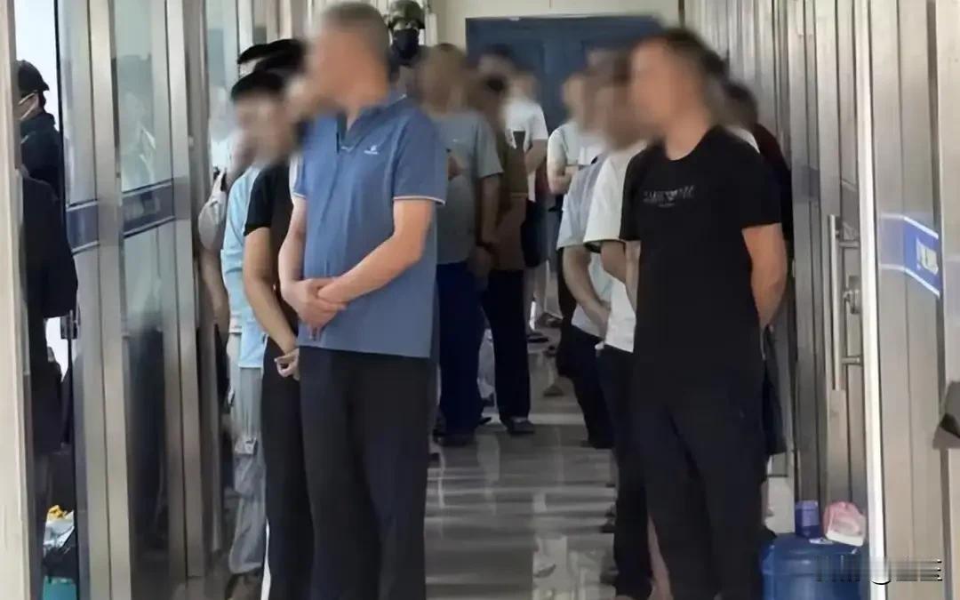 同胞客死他乡，外军擅闯中资工厂：菲律宾这两件事，戳穿了谁的“遮羞布”？
一个是在