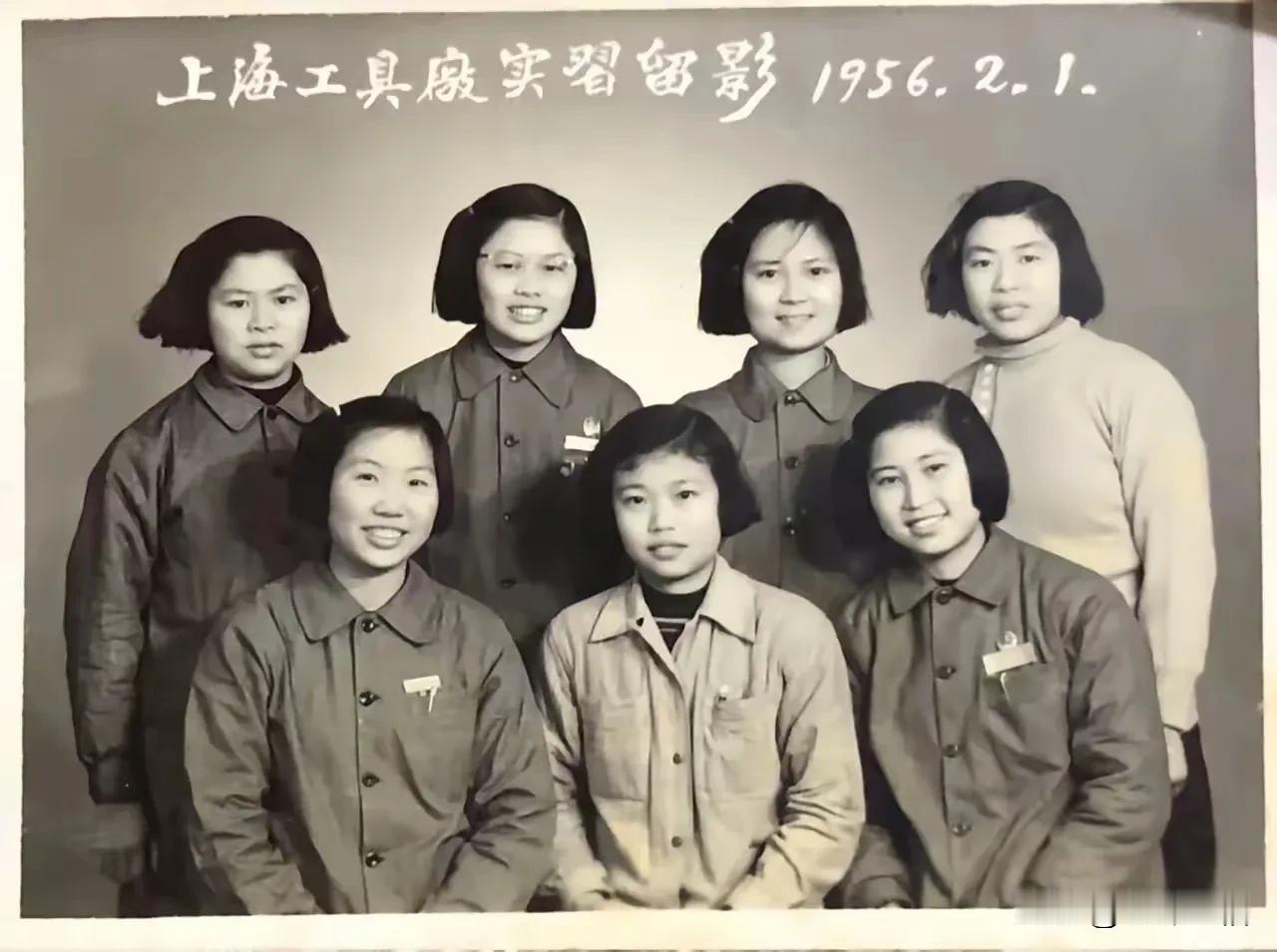那是一个心驰神往的时代。人们朝气蓬勃，积极奉献社会主义，不计较得失。
你看下图是