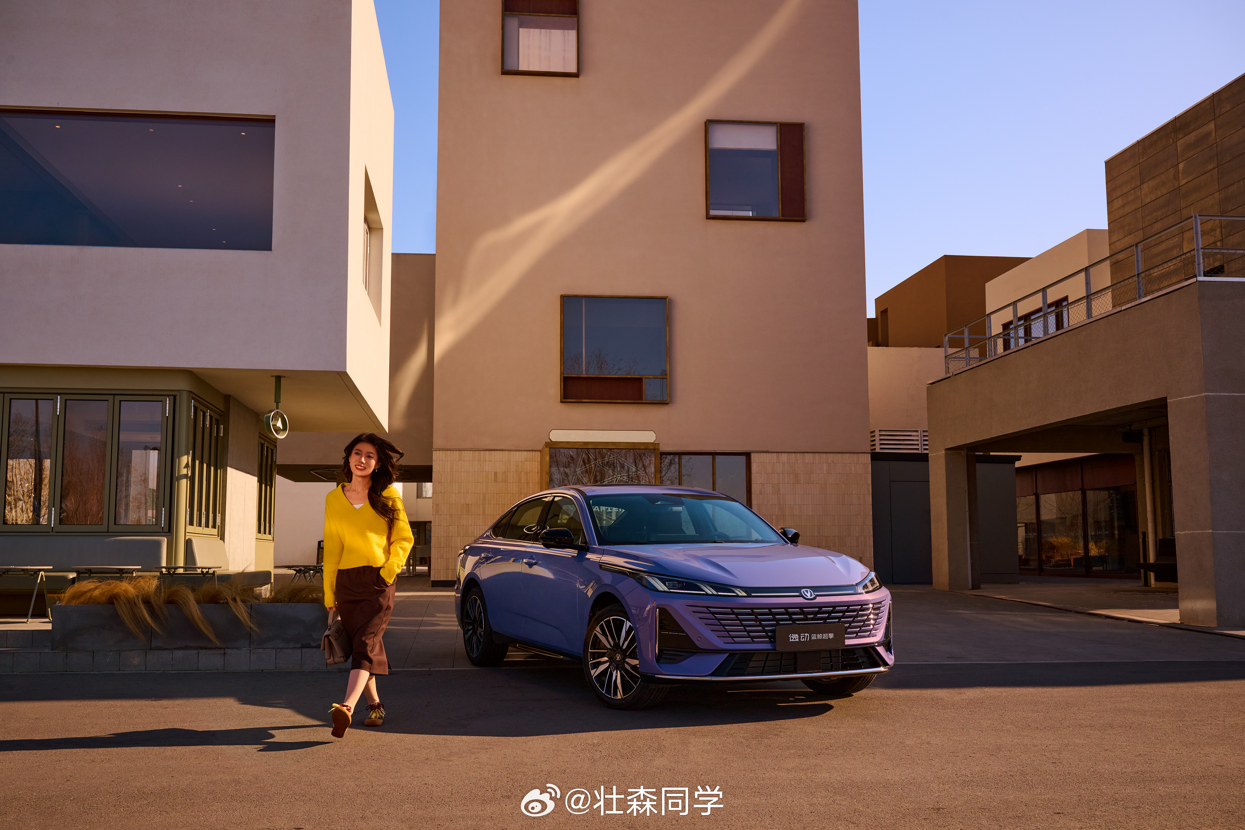 这波长安直接把混动拉进“2L时代”。3月30日蓝鲸超擎混动正式发布，给了燃油车一