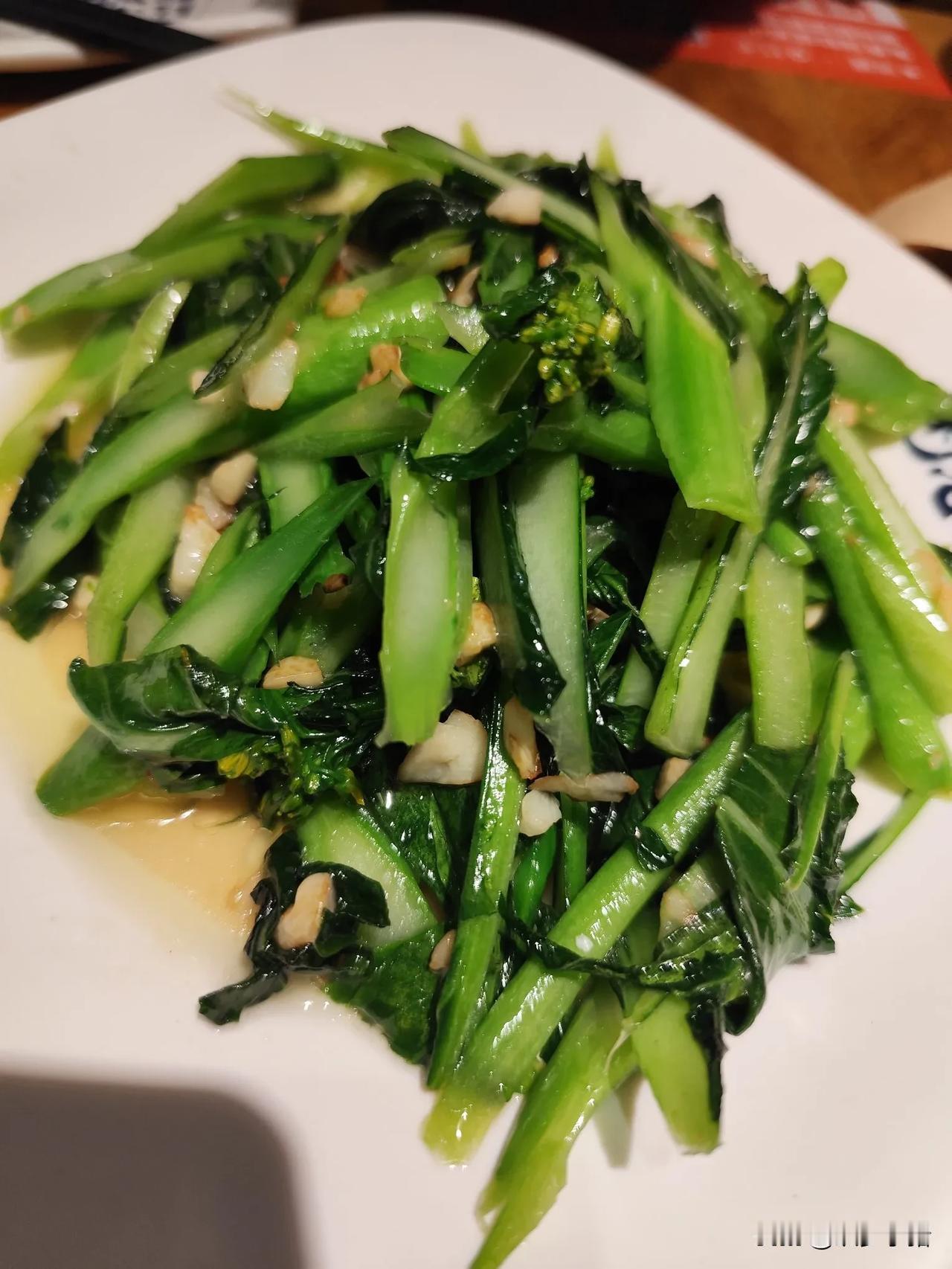炒菜心，排黄瓜，外加普宁炸豆腐，今天这餐很广式。最喜欢的就是炸豆腐，筷子稍微用力