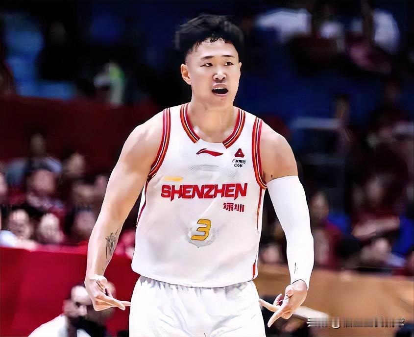 周鹏：贺哥，我觉得你已经是国内第一球员了，就像NBA那种超级巨星，关键时刻你那三