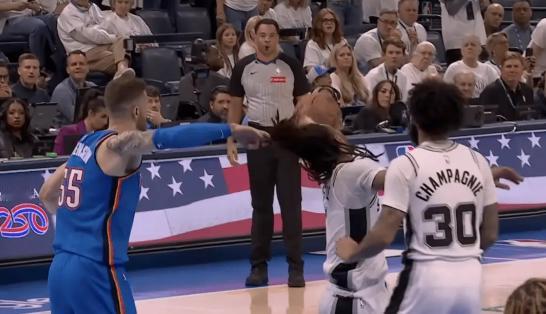 今年NBA西决G2的对决，整体赛场节奏十分紧绷，两队攻防对抗强度拉满，但比赛过程