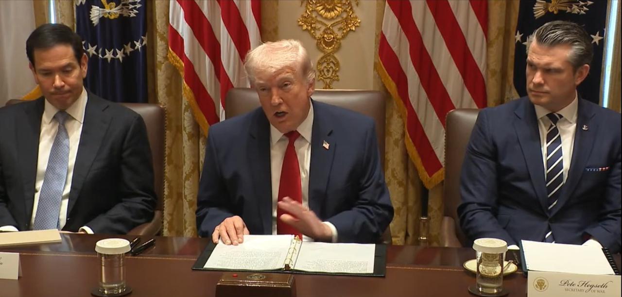 特朗普惊天大揭秘，刚透露了前一天自己所说的“伊朗送大礼”是什么。

他说，伊朗允