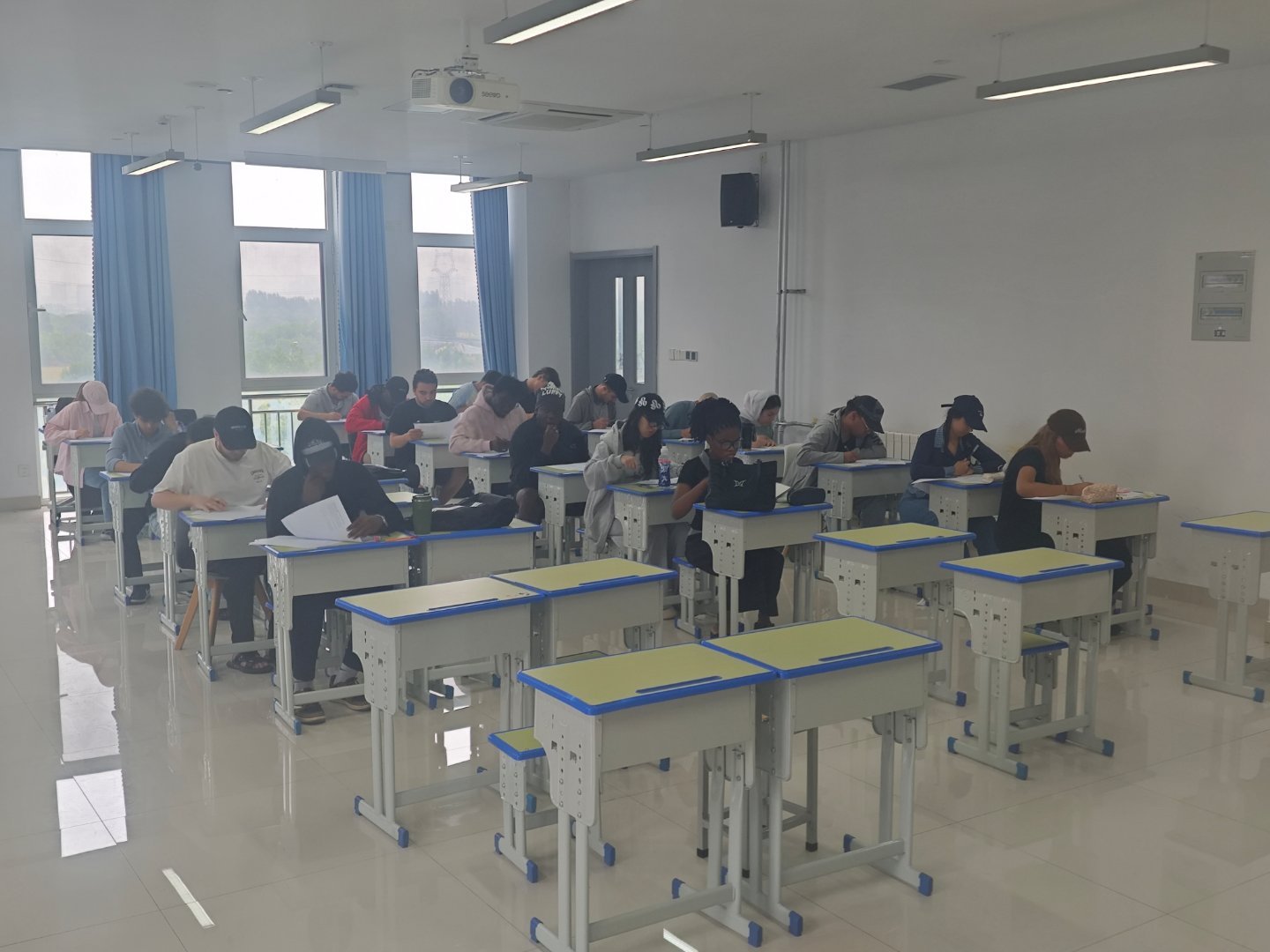 校园v计划带你涨知识日常 一个学期又结束了，光阴如快马加鞭，岁月如落花流水，祝大