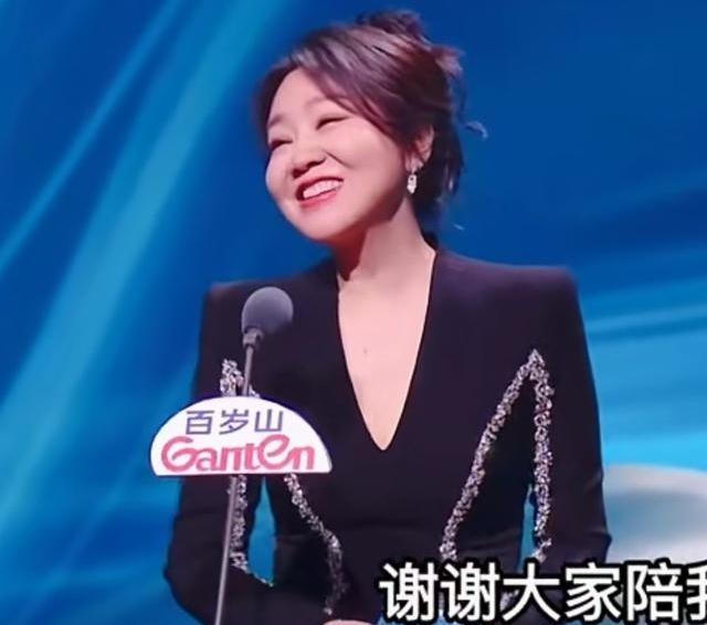 白玉兰红毯杀出反差萌！微醺状态的闫妮，仅凭几句玩笑引爆全网
 
白玉兰颁奖典礼红