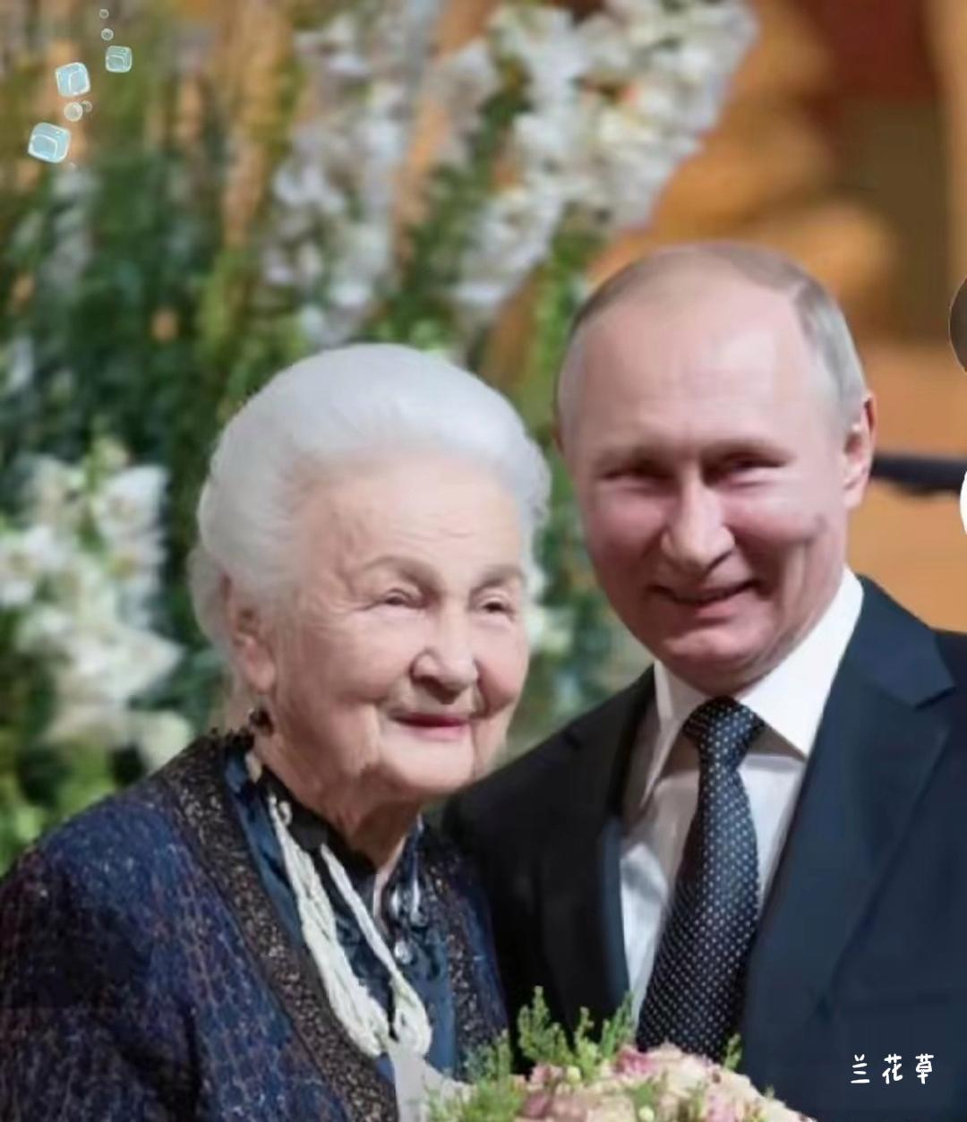 普京：妈妈除了我，没有其他追求。
普京母亲，生于1911年，于1998年去世，享
