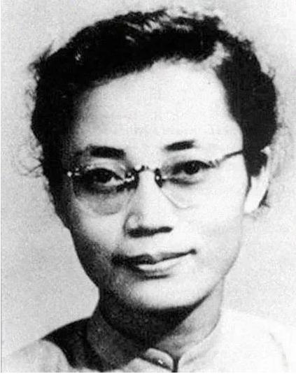 [微风]1950年，被折磨到体无完肤的萧明华，听闻敌人要枪毙自己。突然，抬头说：