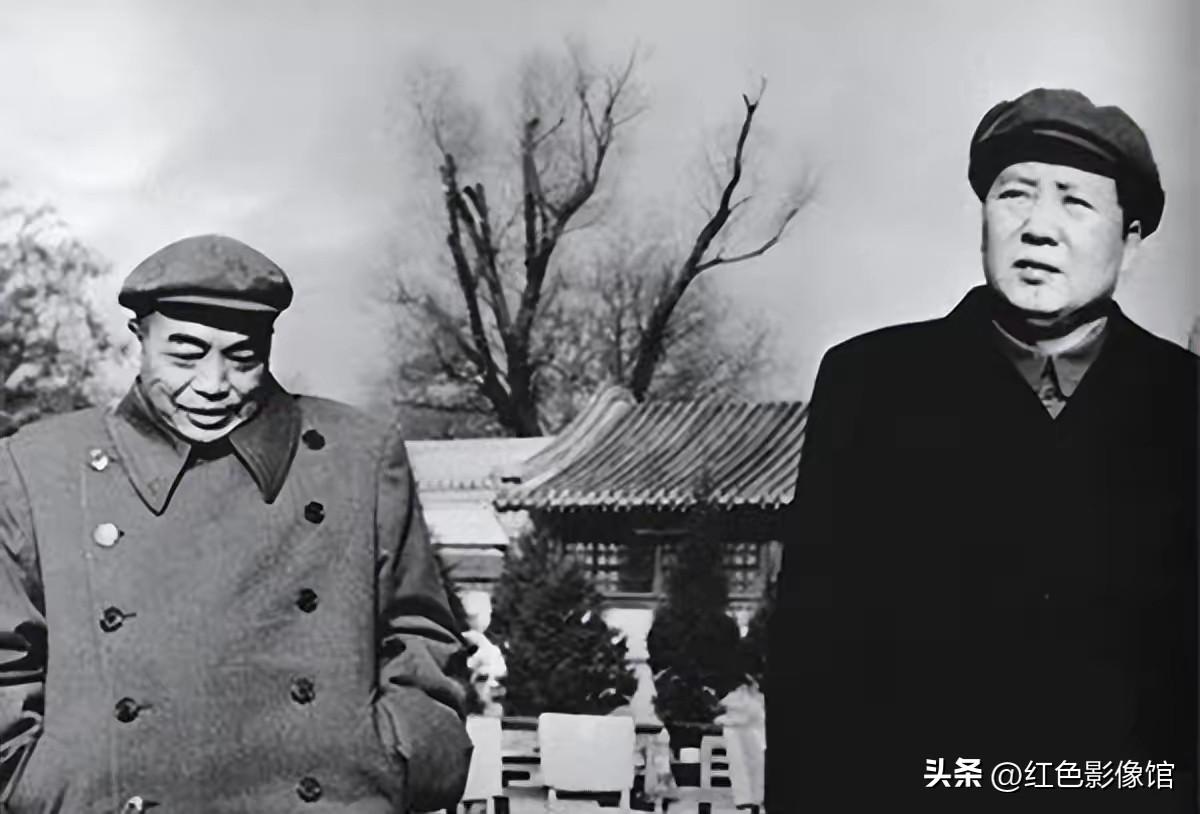 这组老照片记录彭德怀元帅戎马一生：与伟人共商大计、前线指挥作战、伏案运筹军务，也