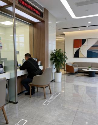 爱把钱存银行的， 这次真的要乐开花了！ 因为从4月1日起，不管你是存还是取 都不