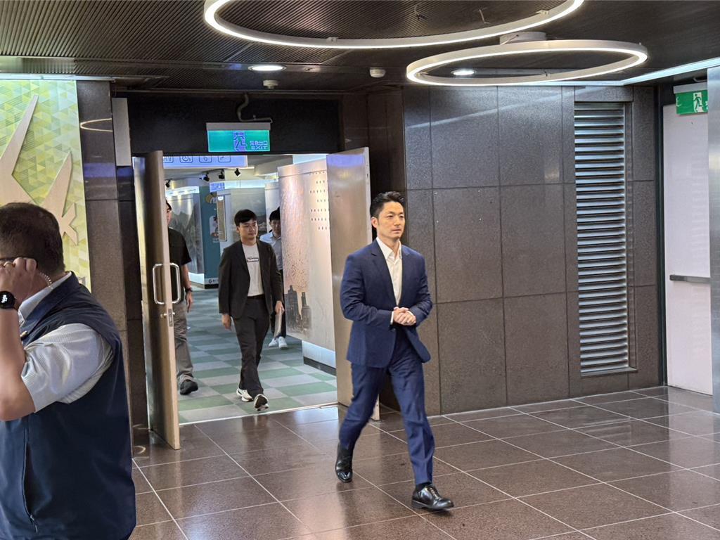 柯文哲想应聘市府顾问 但年龄受限 蒋万安笑答1句
民众党前民代吴春城推出“壮世代