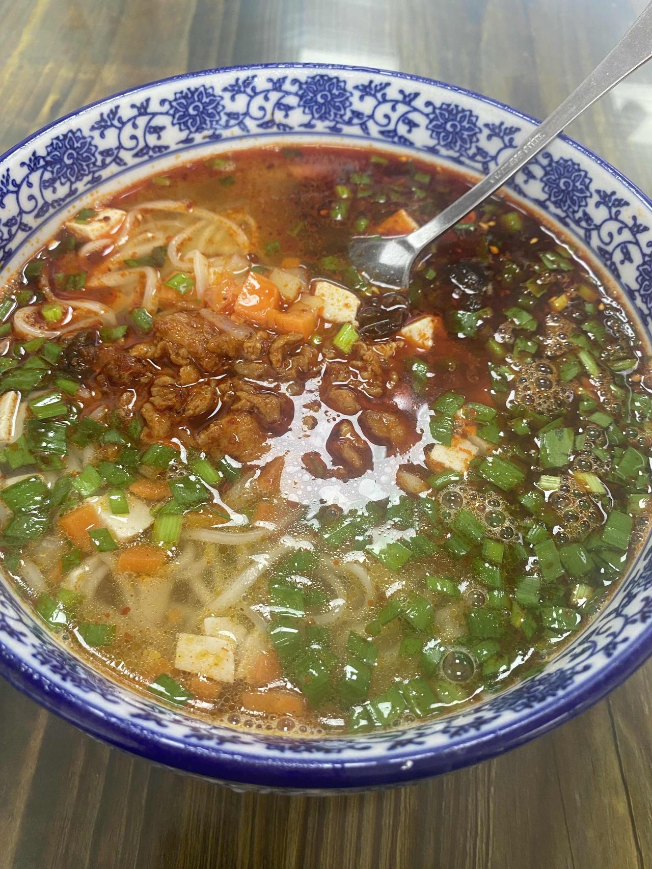 今天上午从早上8点到中午11点40，我一共写了9篇微头条，字数都在500字以上，