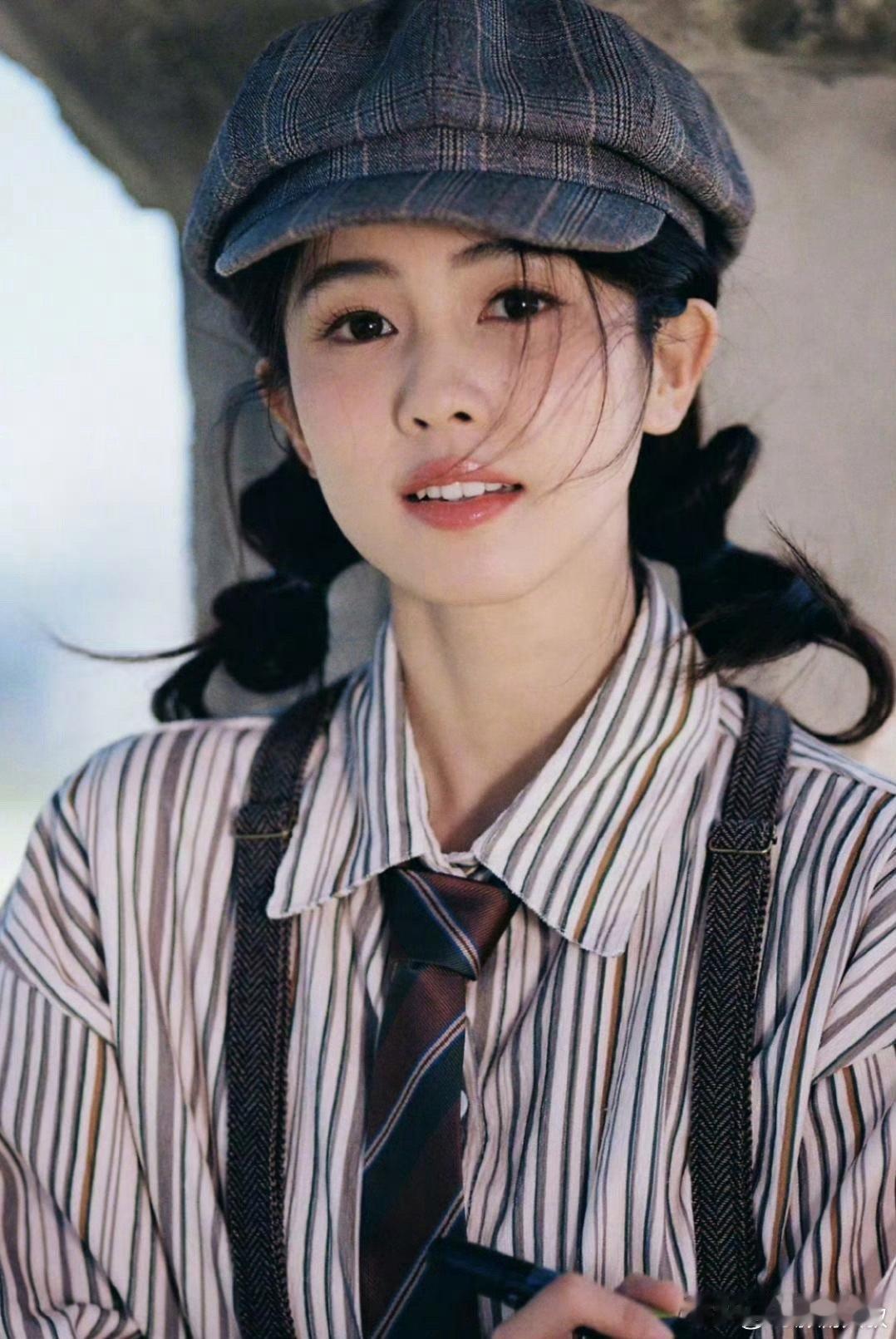 白鹿王星越《唐宫奇案》的导演是尹涛，白鹿的另一部仙侠剧莫离是排在唐宫后的 ​​​