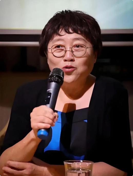 性学专家李银河说：“男欢女爱的确让人很兴奋，很刺激，很快乐，但是所有的男女都要记