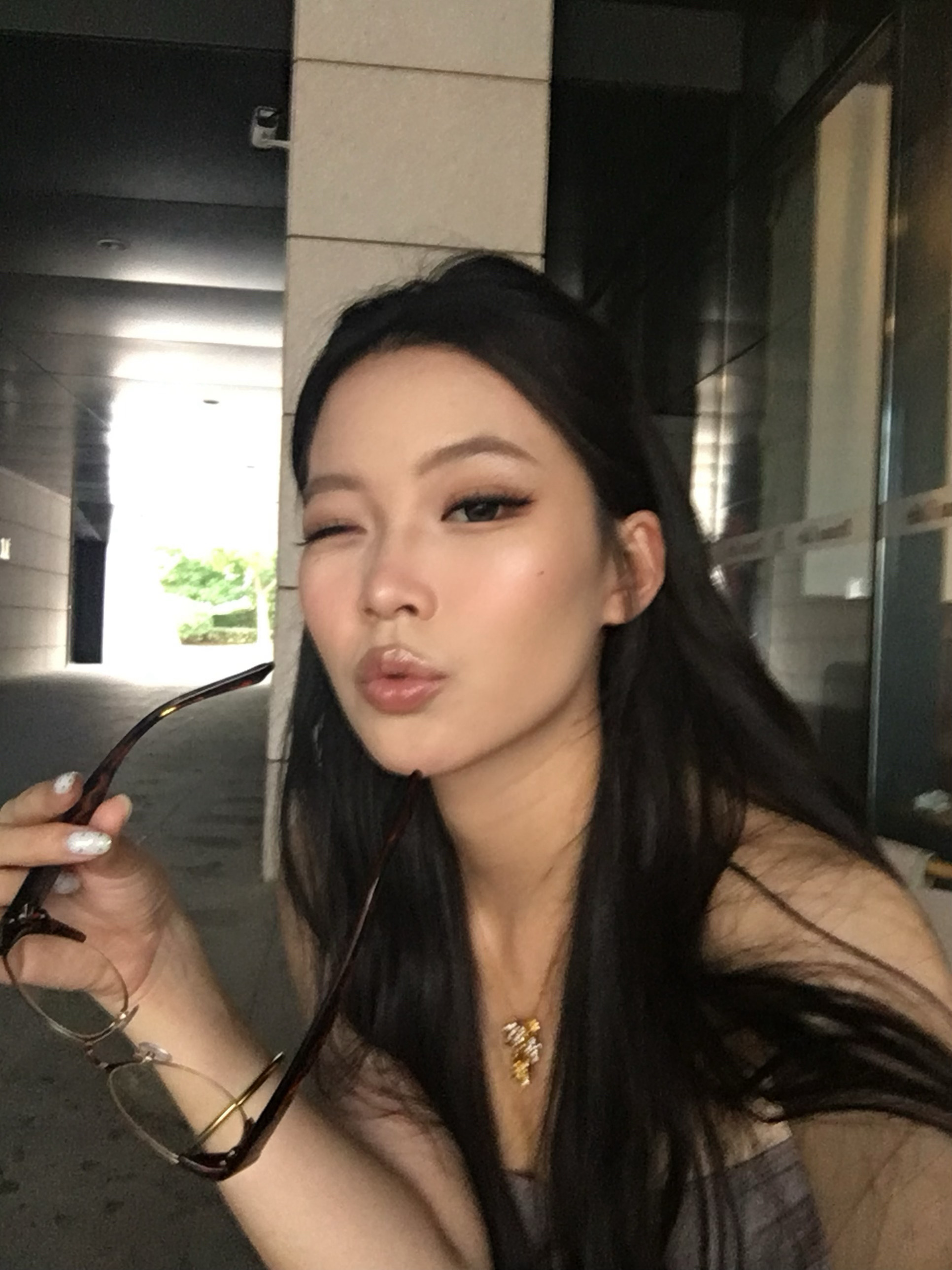 我依然相信爱情 我依然眼光不行 我依然智慧欠奉 ​​​
