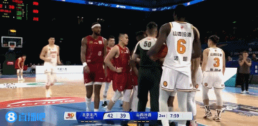 火花四溅！在五天前进行的CBA常规赛中，山西男篮主场以五分优势力克北京男篮，比赛