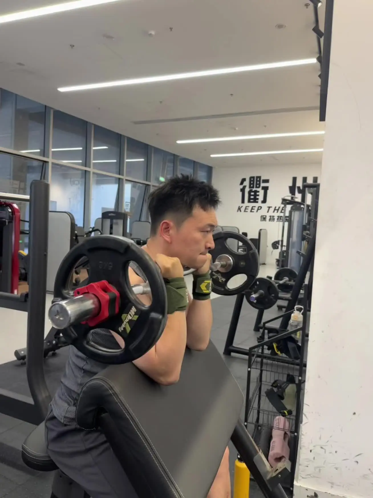 生活本就无趣 全靠自己寻找快乐