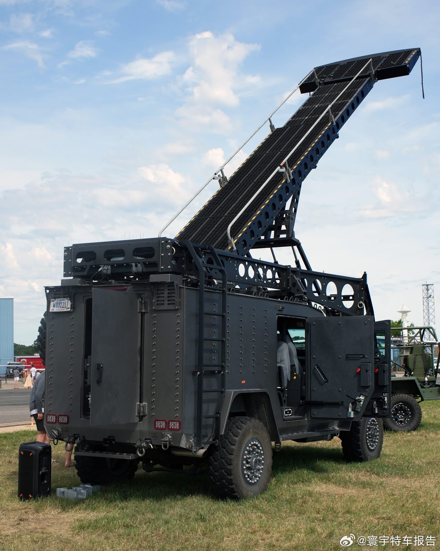 寰宇特车报告美国陆军在其装备中使用了 Lenco Bearcat G4，该车辆配