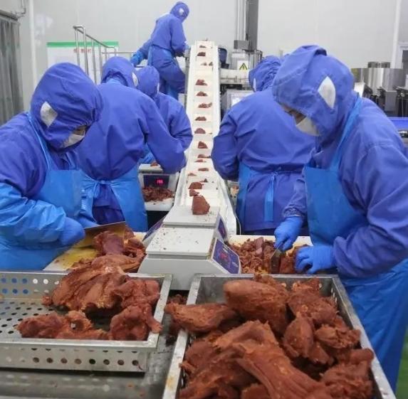 “太聪明了！”一家酱肉厂老板，为了解决员工偷吃偷拿的难题，干脆拆掉监控、撤掉保安