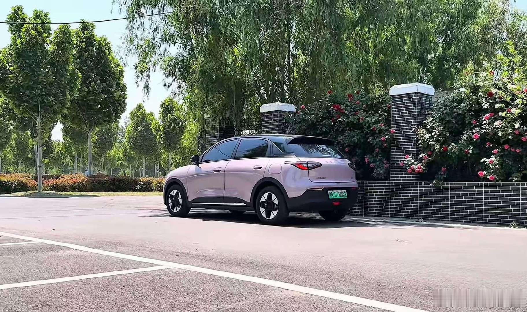 代步小车可以谈驾驶乐趣吗在你看来，代步车应该是什么样的？实际上，在不少网友眼中，