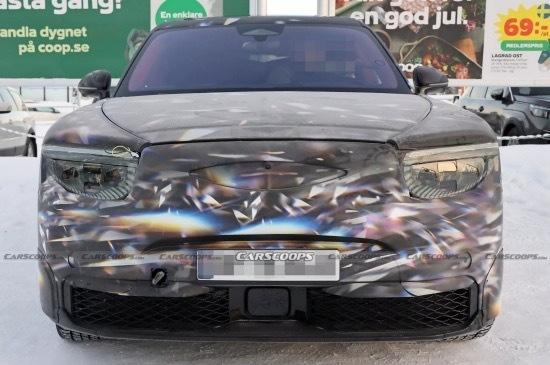 宾利第二款纯电SUV谍照曝光，定位低于添越，基于PPE平台打造，或与保时捷Cay