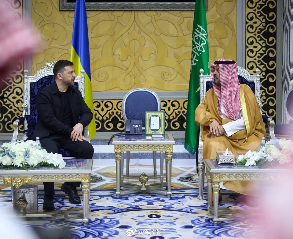 中东伊朗最新局势 ㊙️泽连斯基现身沙特，准备要接手中东防务自家后院天天被炸得鸡飞