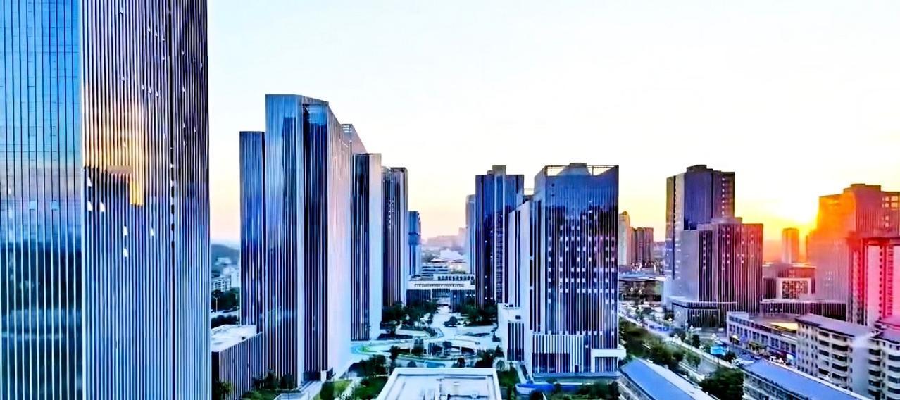 下面这两张图，分别是衡阳华新陆家新区，和衡阳广电，中心汽车站一带。个人认为：假如