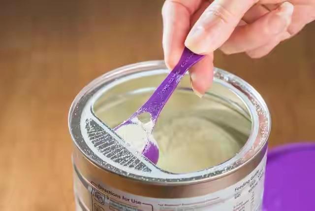 河南省中牟县一处假奶粉生产点被查，涉及多个知名品牌，其中还有进口奶粉！奶粉无奶，