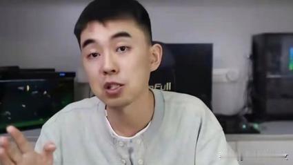 520这天，吉林大学请了耿同学演讲，舆论场直接炸锅。

有人说他思维格局碾压张雪