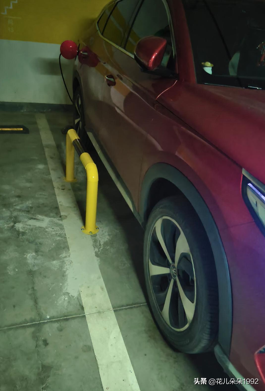 终于安上了防撞栏。    离的近我也不会说什么，我副驾很少上下人，问题是每次白色