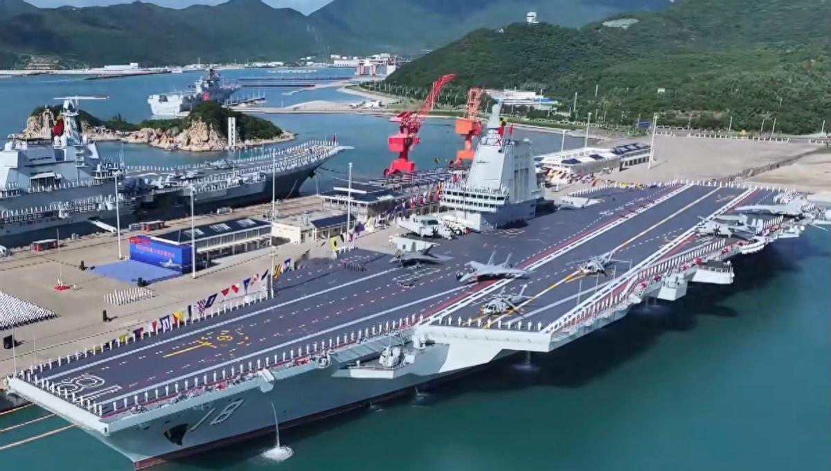 福建舰入列：东方巨龙的“钢铁宣言”，全球海洋秩序迎来“破防”时刻！

     