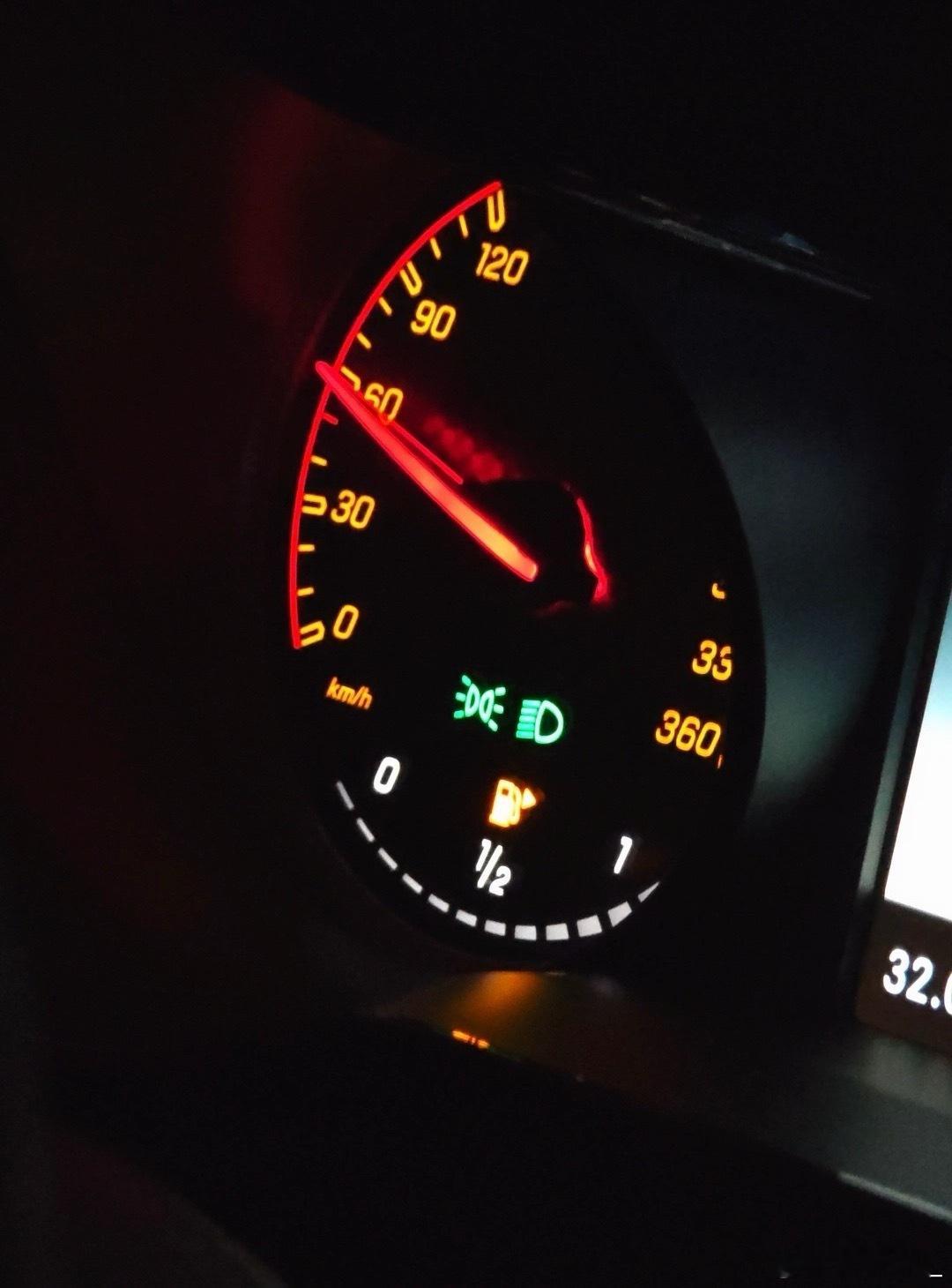 mia的plog时刻 怎么会有人跑赛道跑到一半去加油的呢 上海·上海国际赛车场-