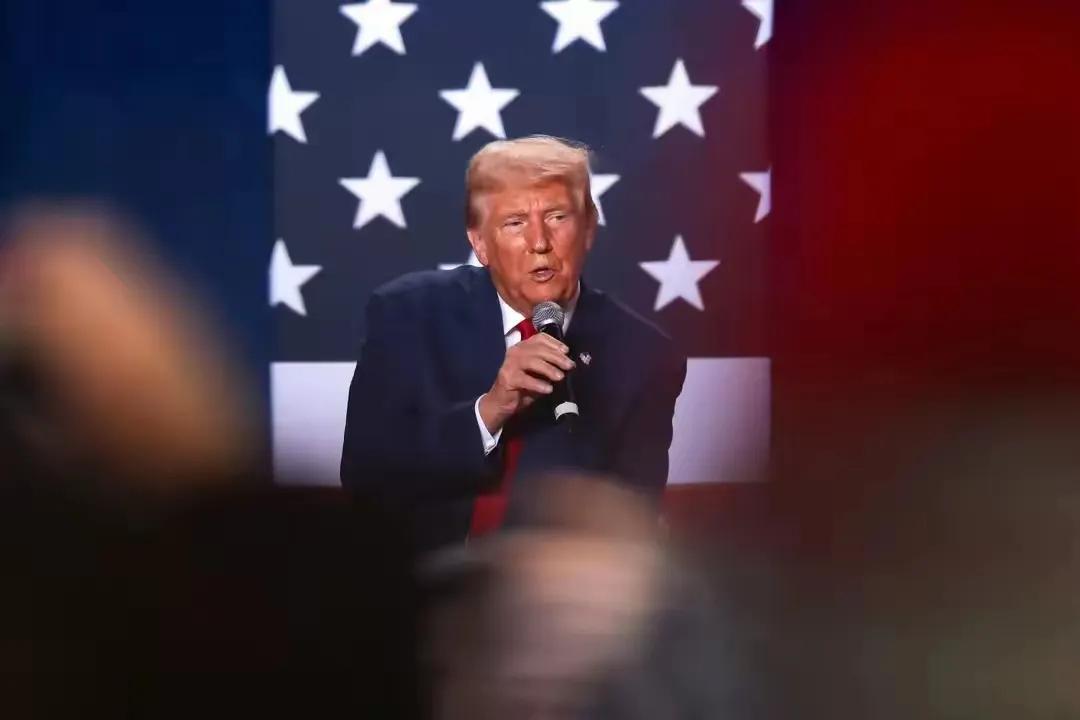 特朗普为何转弯
特朗普以所谓让美国再次伟大，拯救美国制造业的旗号，发起了此次关税