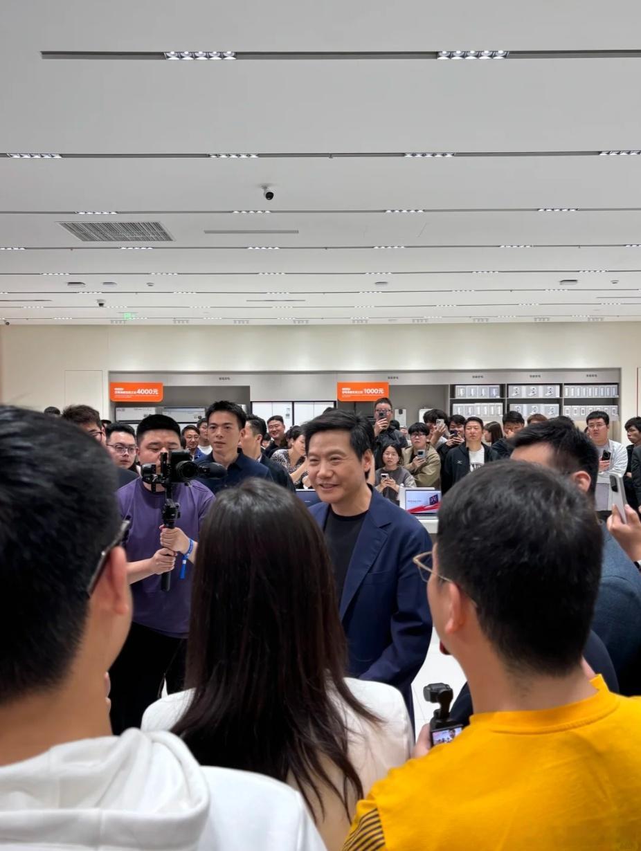 雷总真的太特种兵了！！还是顶夯那一类的4.17连续直播了15个小时之后，第二天早