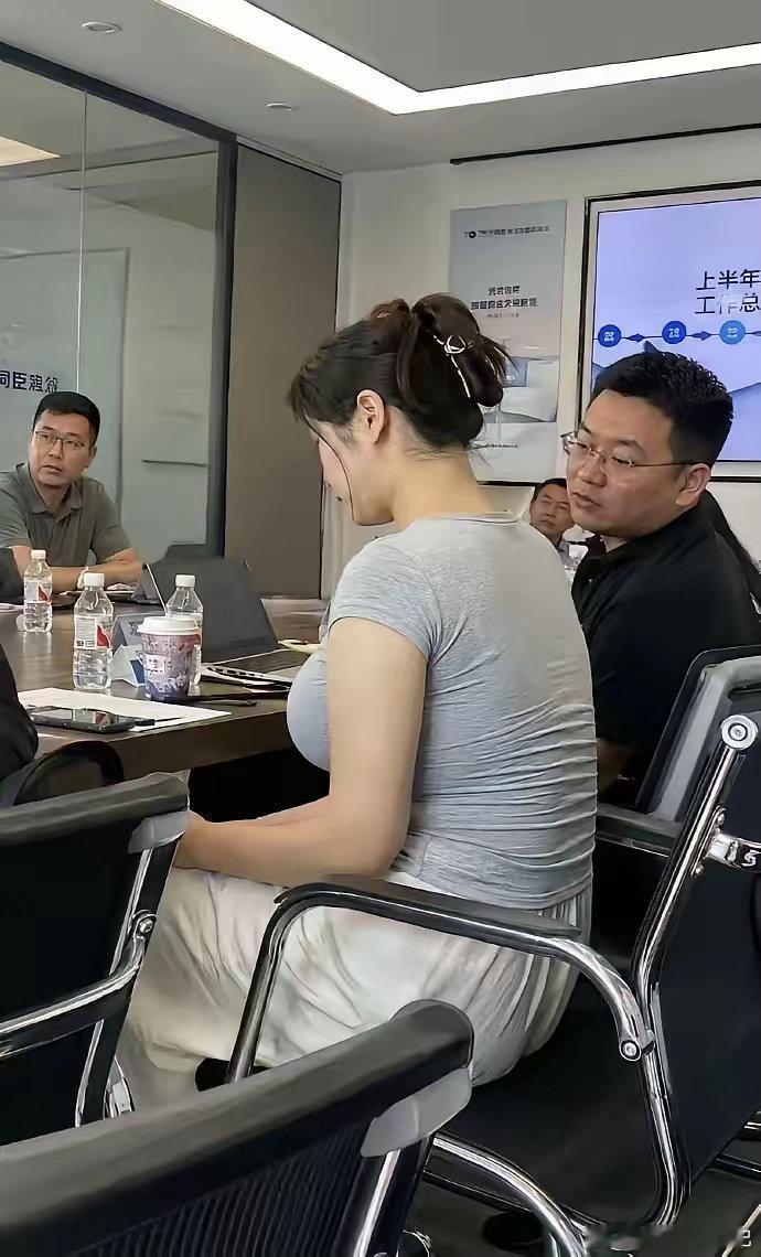 真是醉了，领导天天让加班。 